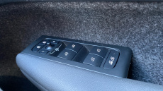 Volvo XC40 2.0 B3P Ultra Dark 5dr Auto Petrol Estate